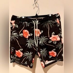 Forever 21 Men’s Floral Print Shorts - Size L